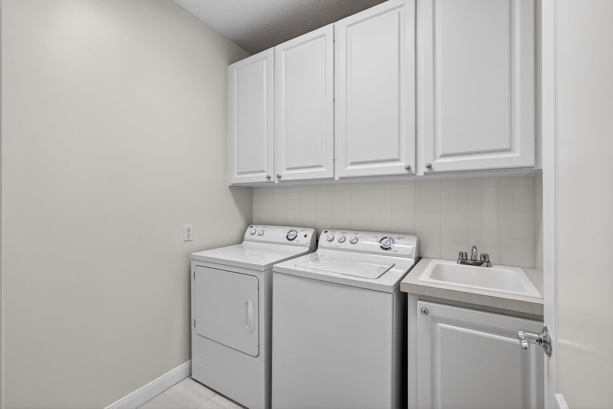 4118 Parkside Drive Jupiter, FL 33458 - Photo 35 of 73 a utility room with dryer and washer