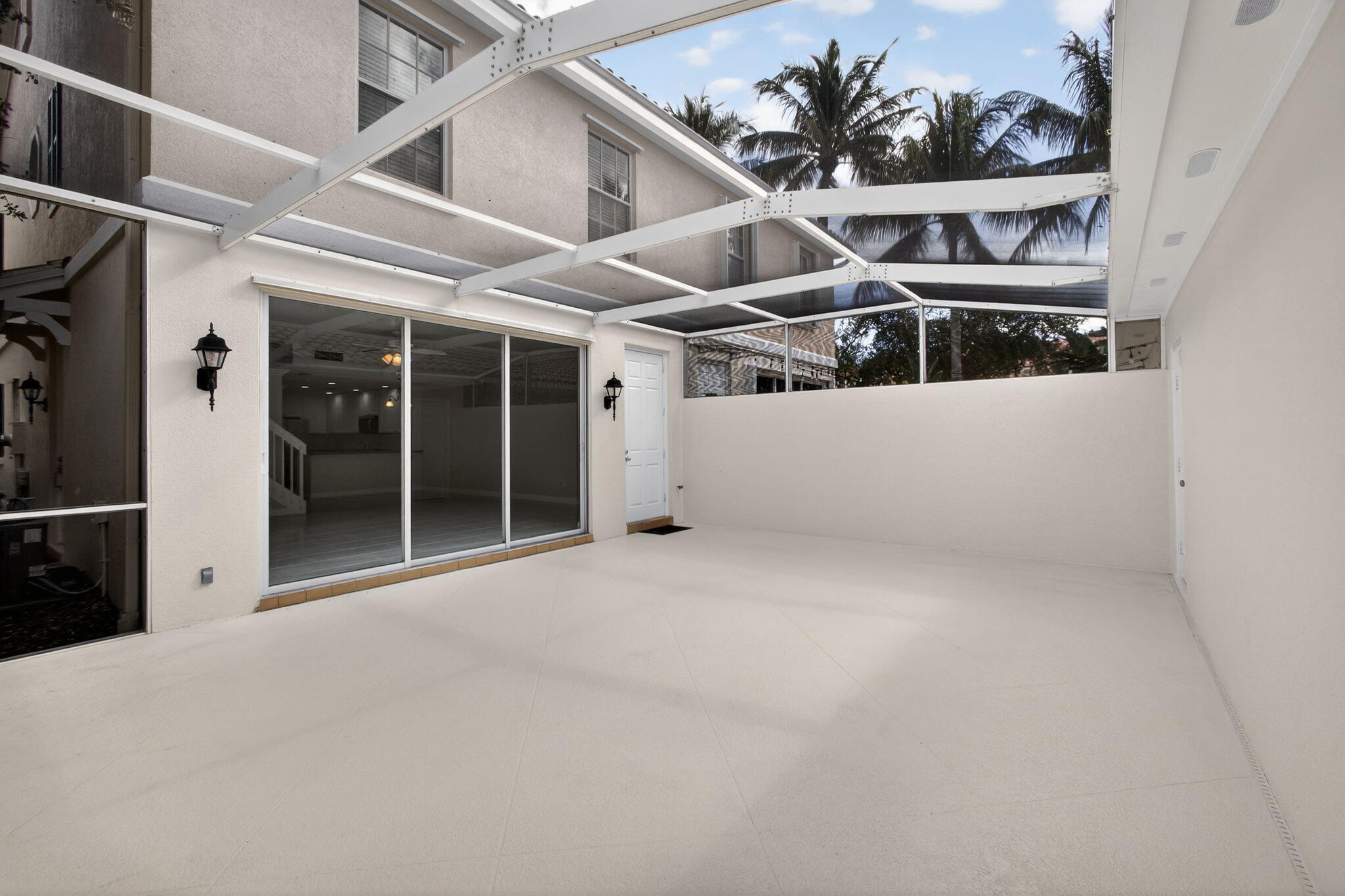 4118 Parkside Drive Jupiter, FL 33458 - Photo 47 of 73 a view of a room with rack on the wall