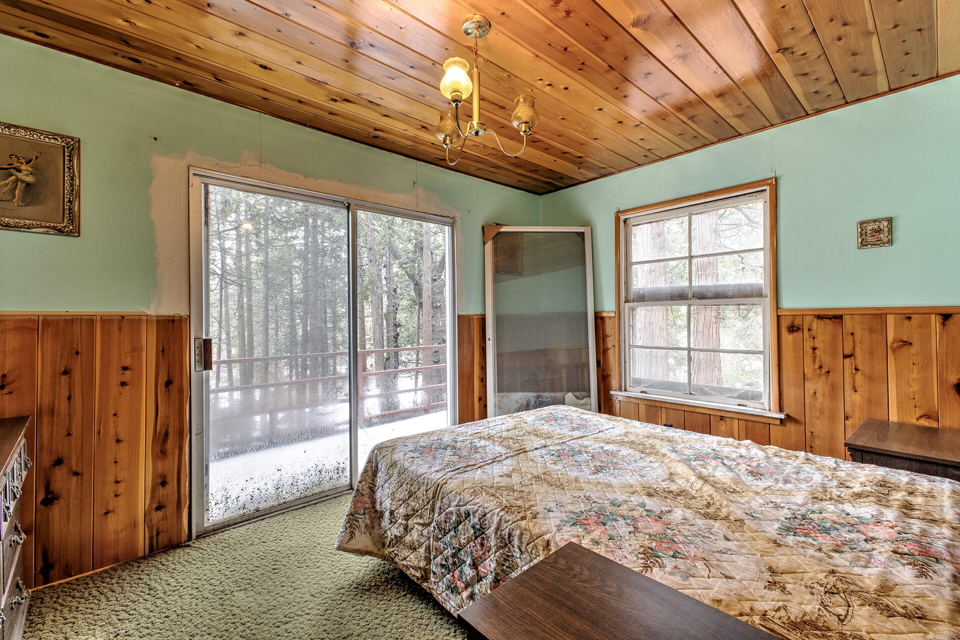 53250 Middleridge Drive Idyllwild, CA 92549 - Photo 21 of 30 a bed sitting in a spacious bedroom next to a window
