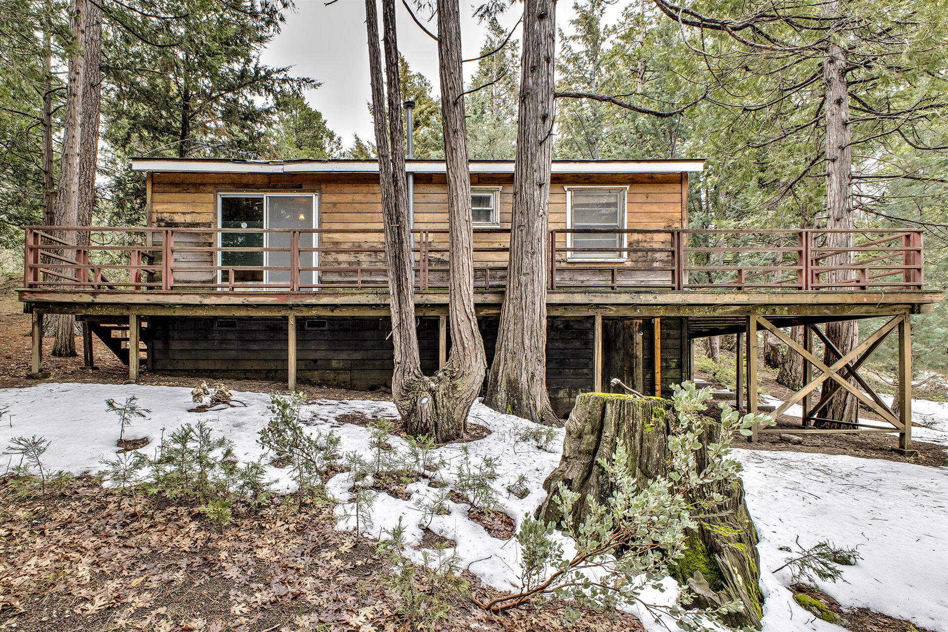53250 Middleridge Drive Idyllwild, CA 92549 - Photo 7 of 30 a view of a house with wooden fence