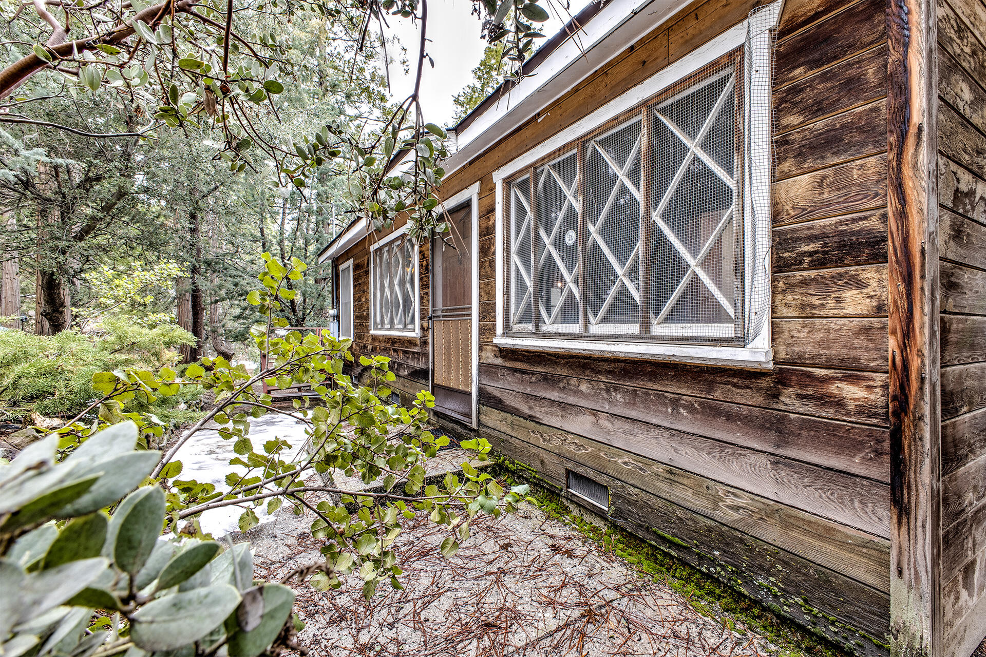53250 Middleridge Drive Idyllwild, CA 92549 - Photo 10 of 30 a front view of a house with a yard