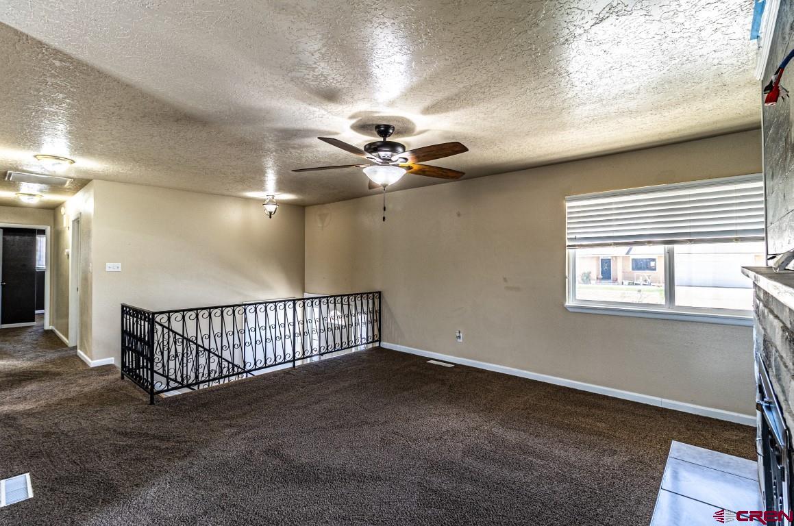 5705 Ravella Drive Farmington, NM 87402 - Photo 15 of 35 a view of an empty room with a window