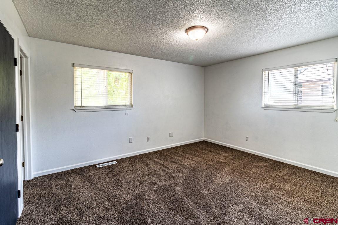 5705 Ravella Drive Farmington, NM 87402 - Photo 16 of 35 an empty room with a window