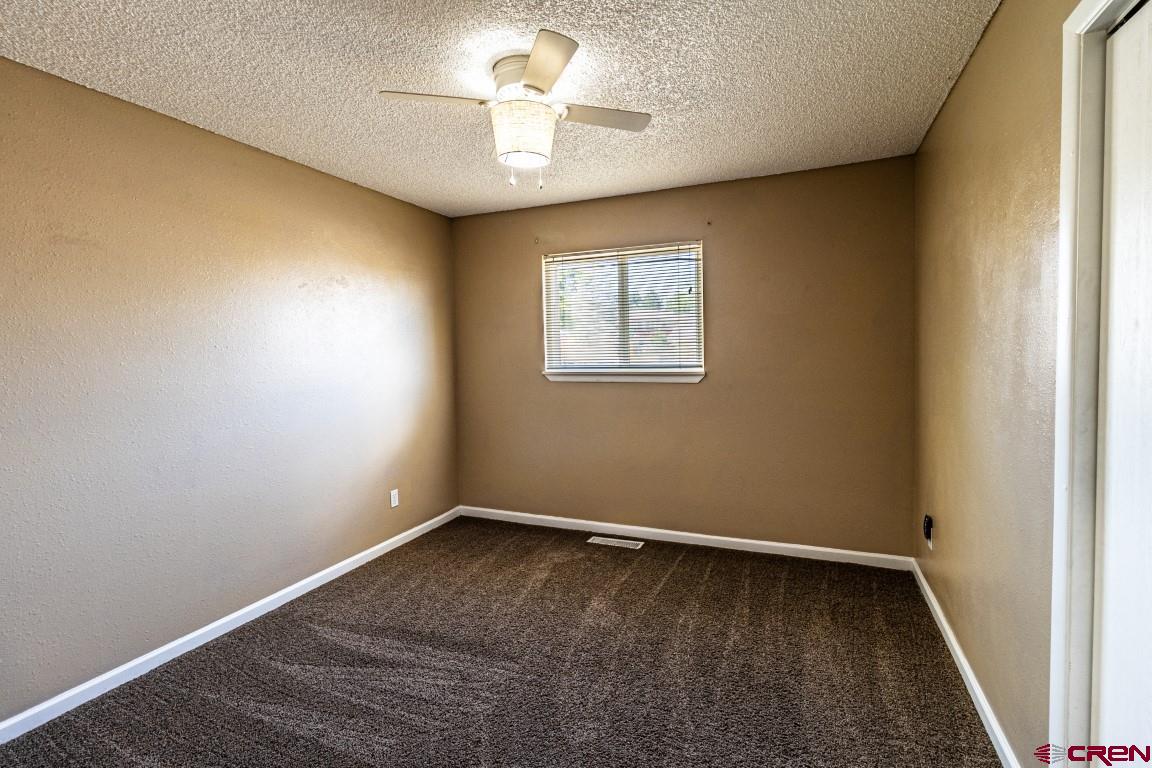 5705 Ravella Drive Farmington, NM 87402 - Photo 19 of 35 an empty room with a window