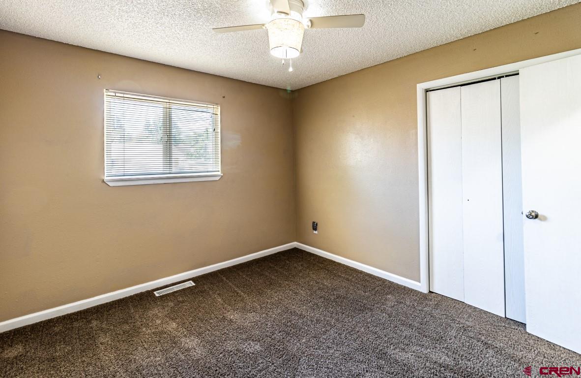 5705 Ravella Drive Farmington, NM 87402 - Photo 20 of 35 an empty room with a window
