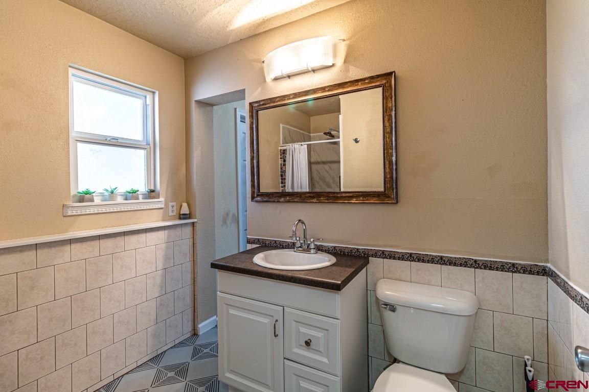 5705 Ravella Drive Farmington, NM 87402 - Photo 25 of 35 a bathroom with a toilet sink and mirror