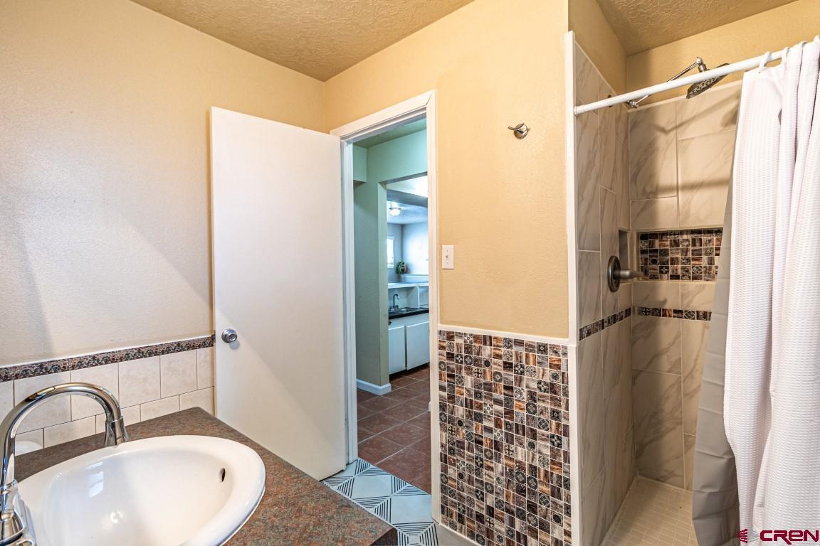 5705 Ravella Drive Farmington, NM 87402 - Photo 26 of 35 a bathroom with a sink toilet and shower