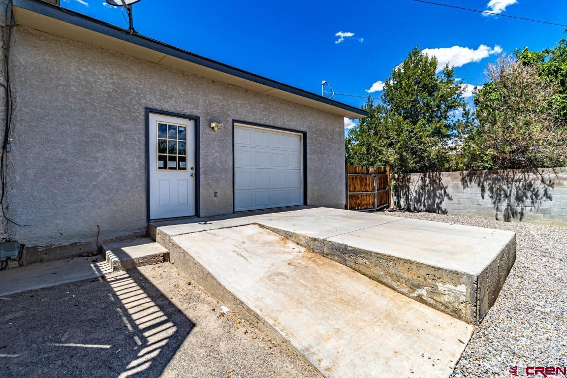 5705 Ravella Drive Farmington, NM 87402 - Photo 29 of 35 a view of a backyard of the house