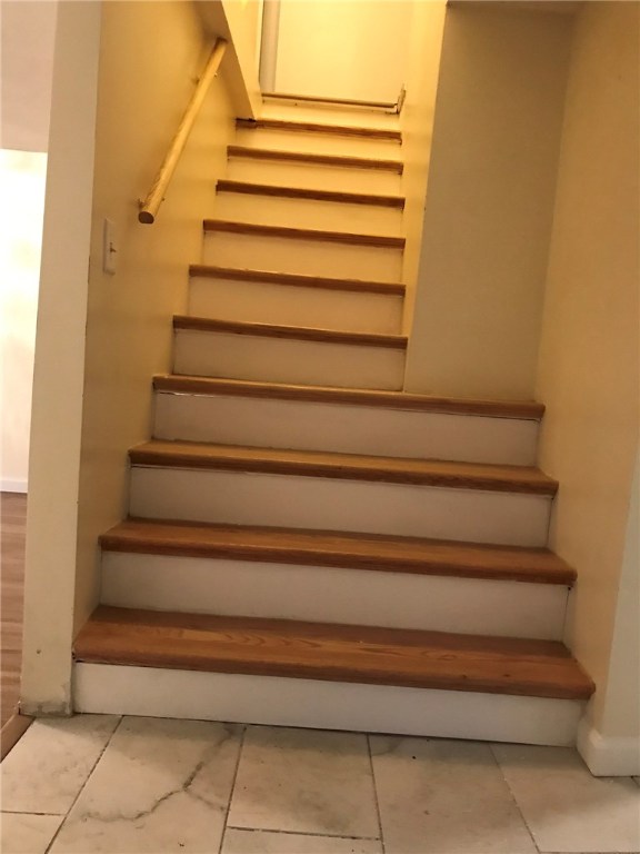 2 Roland Court Cranston, RI 02920 - Photo 6 of 14 Gallery Image 6