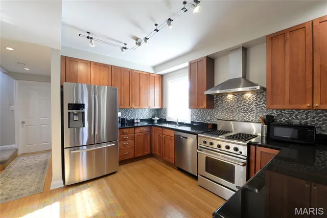 $2,600 | 404 South Hanley Road, Unit 2S, Clayton, MO 63105