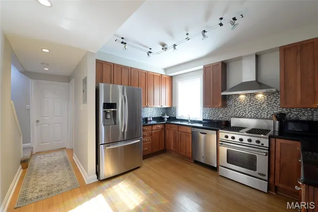 $2,600 | 404 South Hanley Road, Unit 2S, Clayton, MO 63105