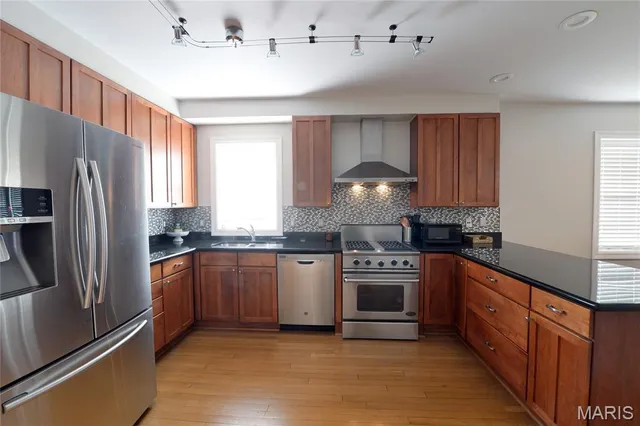 $2,600 | 404 South Hanley Road, Unit 2S, Clayton, MO 63105