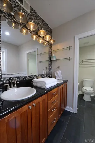 $2,600 | 404 South Hanley Road, Unit 2S, Clayton, MO 63105