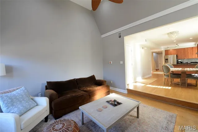 $2,600 | 404 South Hanley Road, Unit 2S, Clayton, MO 63105