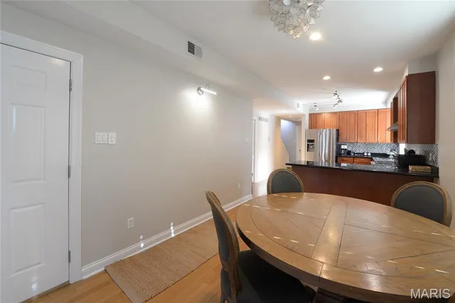 $2,600 | 404 South Hanley Road, Unit 2S, Clayton, MO 63105