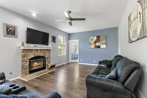 $525,000 | 394 Rockland Avenue, Elgin, IL 60124