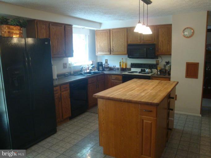 8495 Magic Tree Court Springfield, VA 22153 - Photo 8 of 30 Kitchen