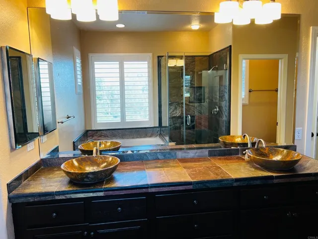 a view of back yard of the house