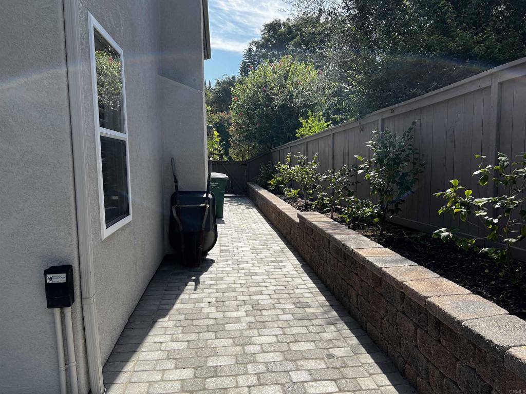 2834 Rancho Pancho Carlsbad, CA 92009 - Photo 6 of 73