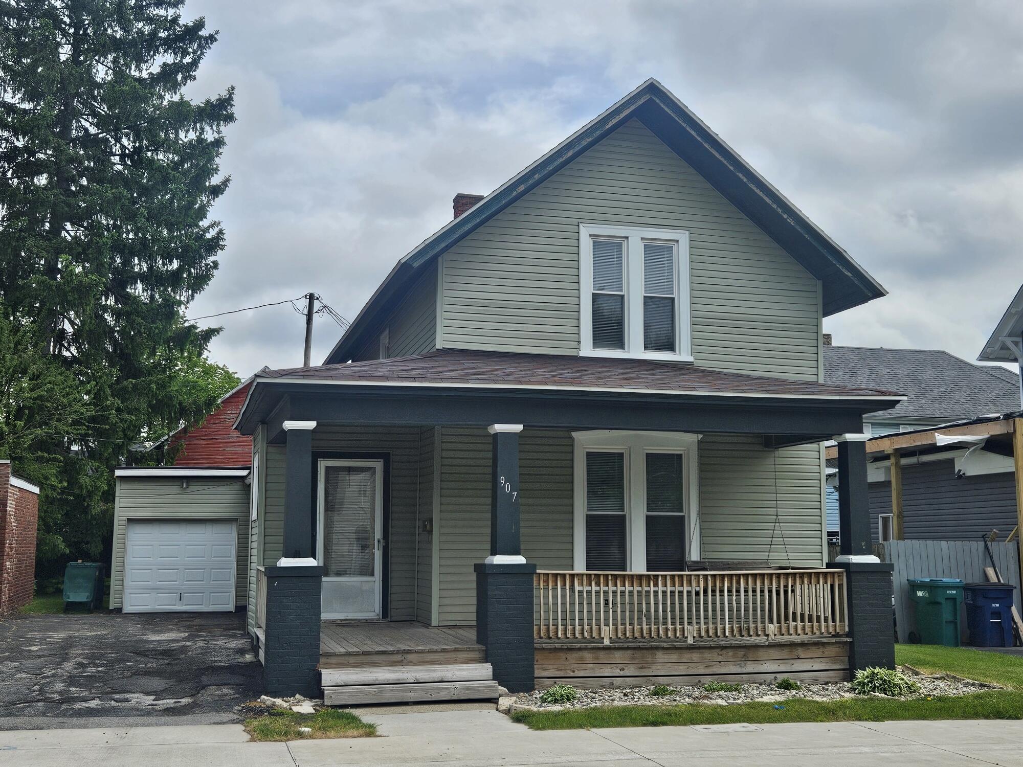 907 Tyler Street La Porte, IN 46350 - Photo 2 of 20 2000x1500