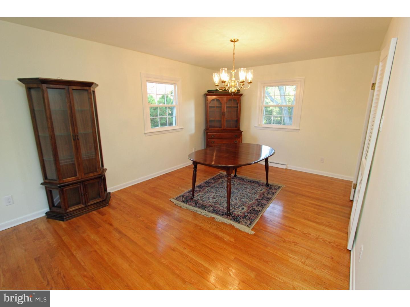 407 Apple Road Newark, DE 19711 - Photo 5 of 25 Dining Room