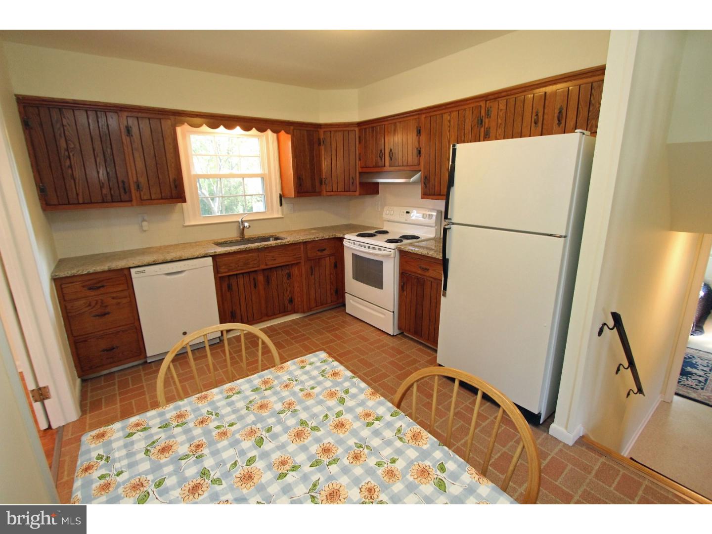 407 Apple Road Newark, DE 19711 - Photo 8 of 25 Kitchen