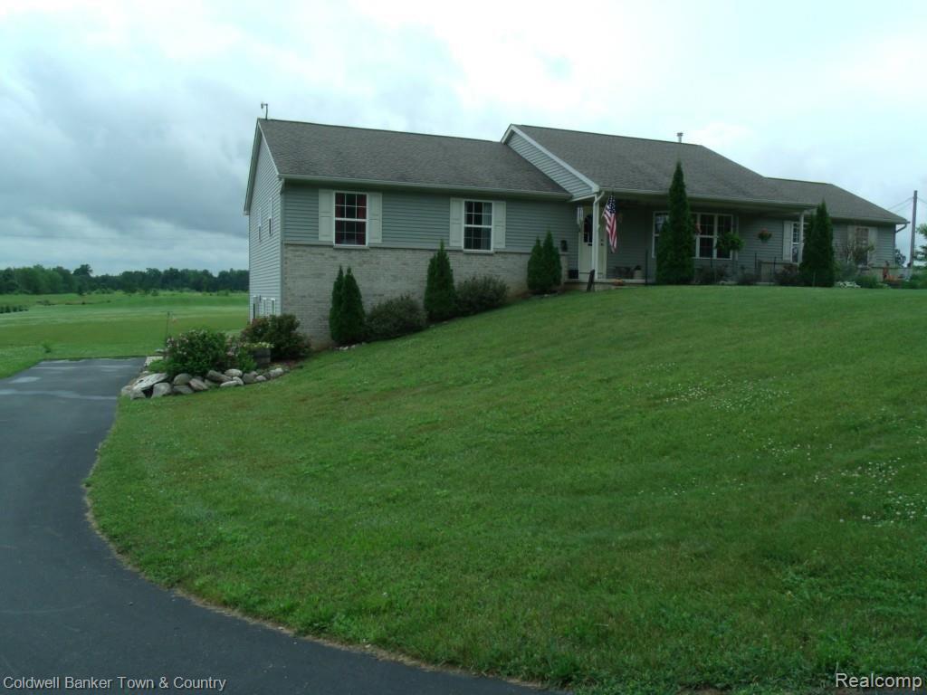 9937 West Iosco Road Fowlerville, MI 48836 - Photo 2 of 35 042.jpg