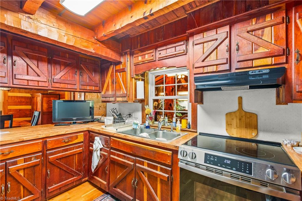 9011 Mibeck Road Belews Creek, NC 27009 - Photo 17 of 38