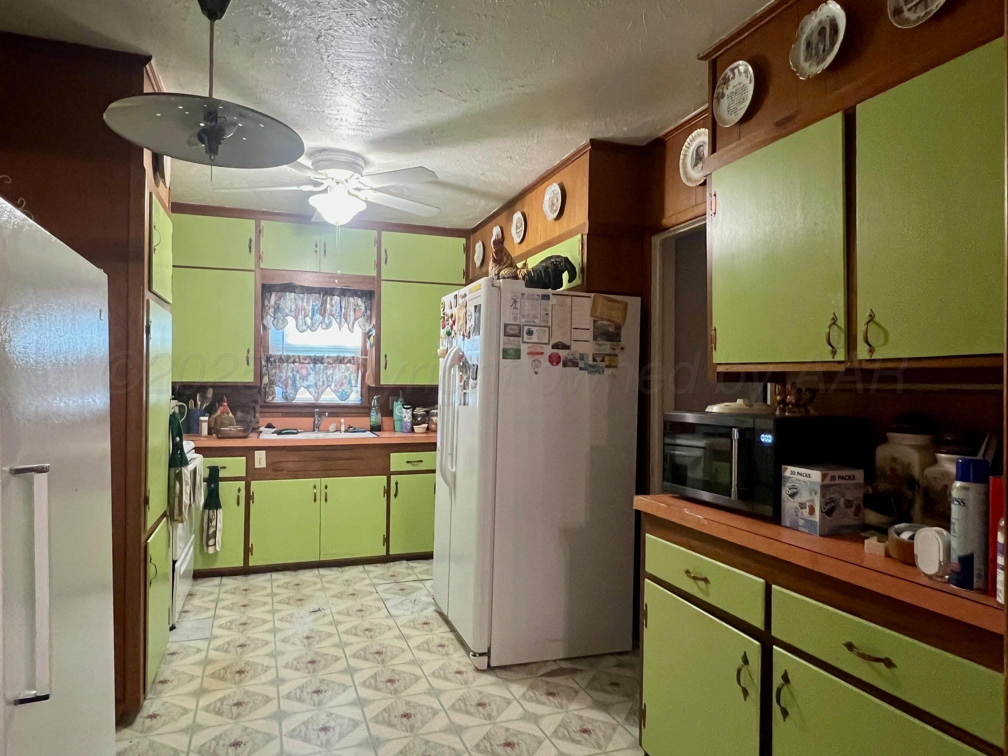 716 West Cleveland Street Memphis, TX 79245 - Photo 5 of 14 Kitchen