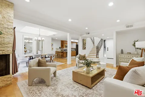 $1,890,000 | 234 South Tower Drive, Unit 3, Beverly Hills, CA 90211
