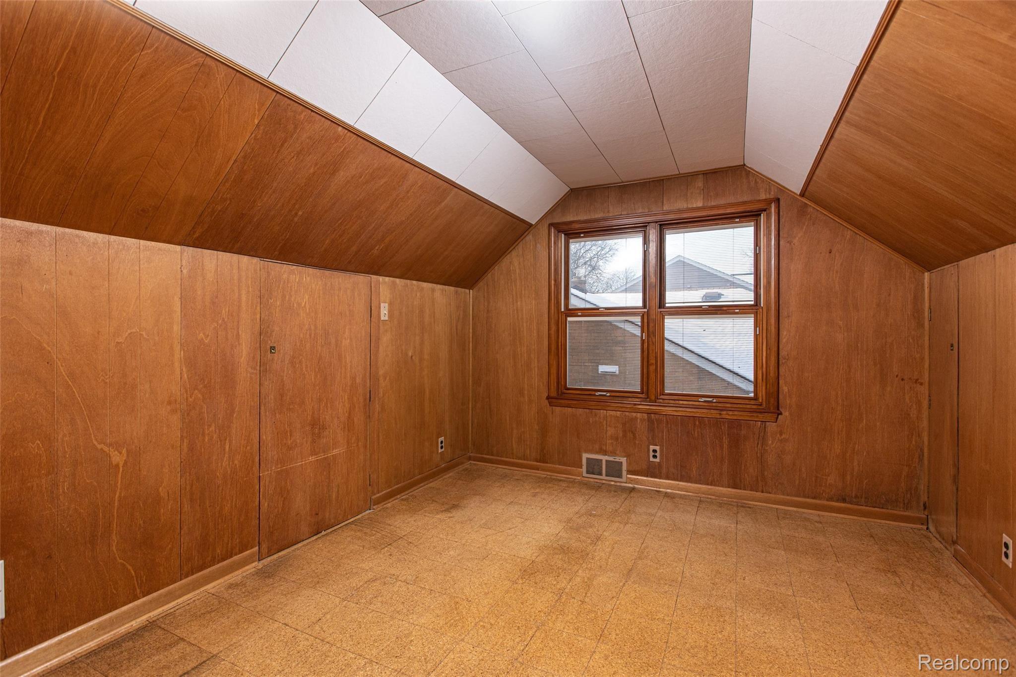 3010 Bamlet Road Royal Oak, MI 48073 - Photo 15 of 21 Upstairs Bedroom 2