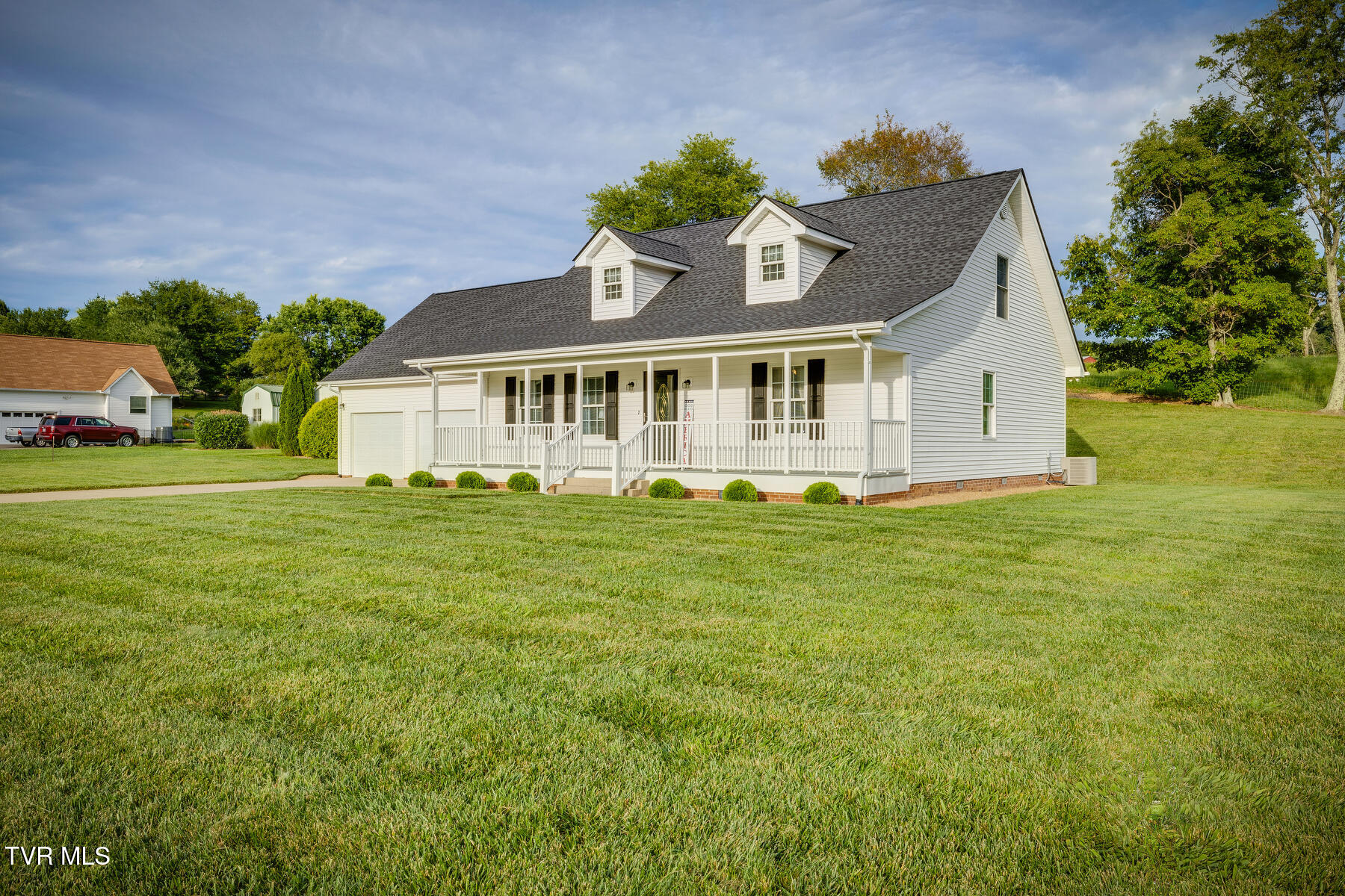 463 Pine Ridge Drive Afton, TN 37616 - Photo 7 of 43 003