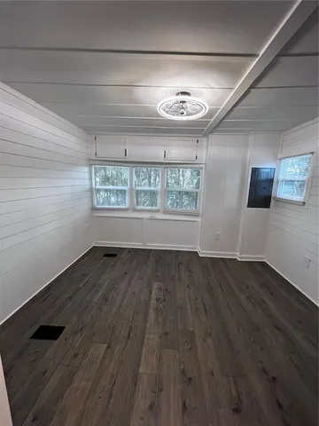 a view of entryway with livingroom