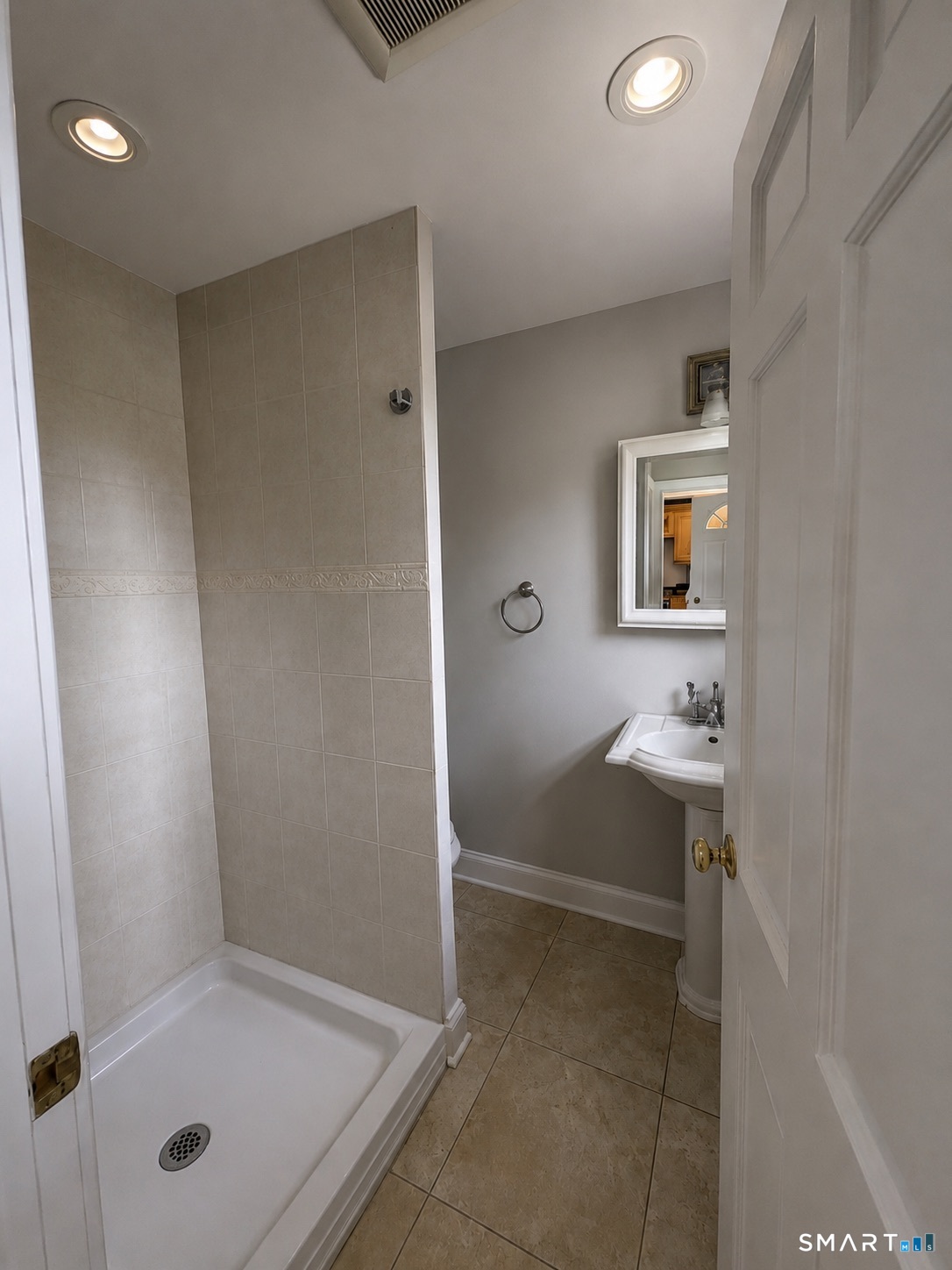 560 Old Town Road Trumbull, CT 06611 - Photo 9 of 25