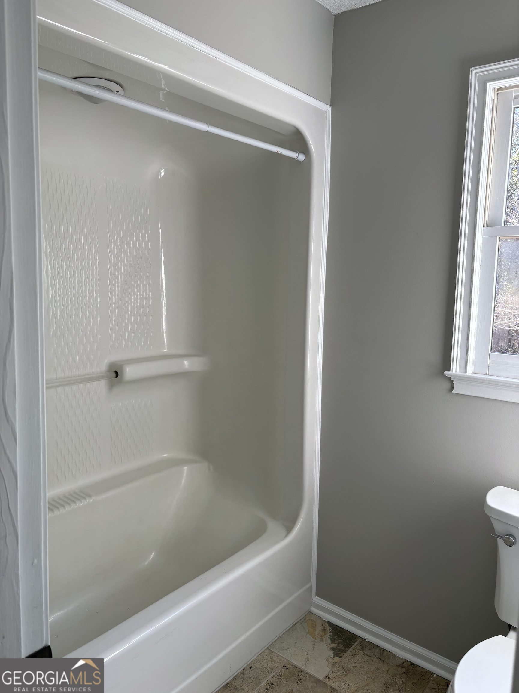 245 Woodland Street Dublin, GA 31021 - Photo 34 of 48 a bathroom with a bathtub and window