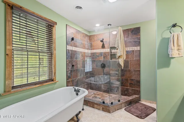 $330,000 | 152 Keylon Drive, Harriman, TN 37748