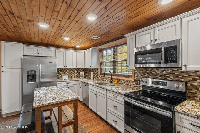 $330,000 | 152 Keylon Drive, Harriman, TN 37748