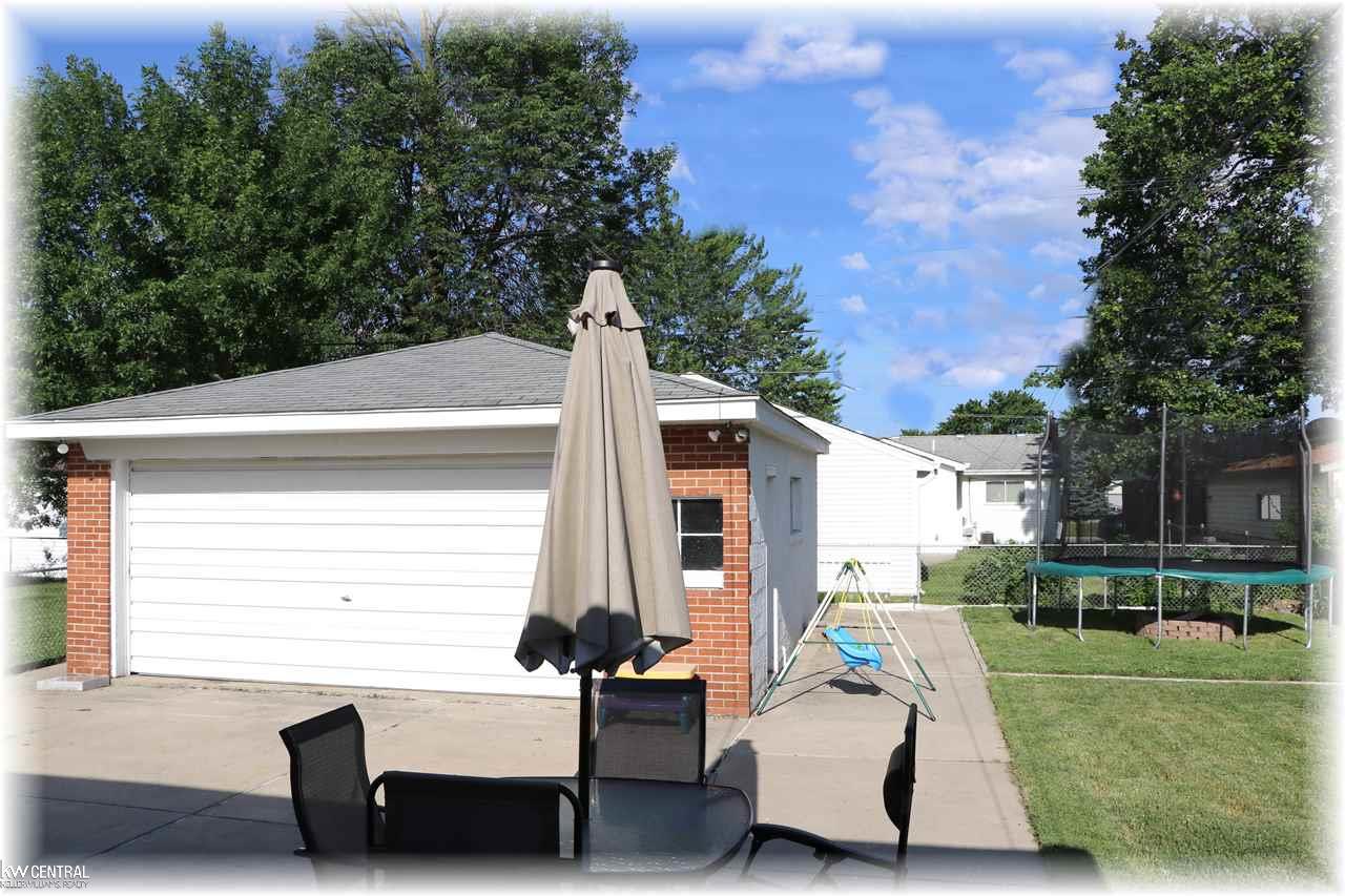 31505 Kelly Road Fraser, MI 48026 - Photo 38 of 40 31323913-37.JPG