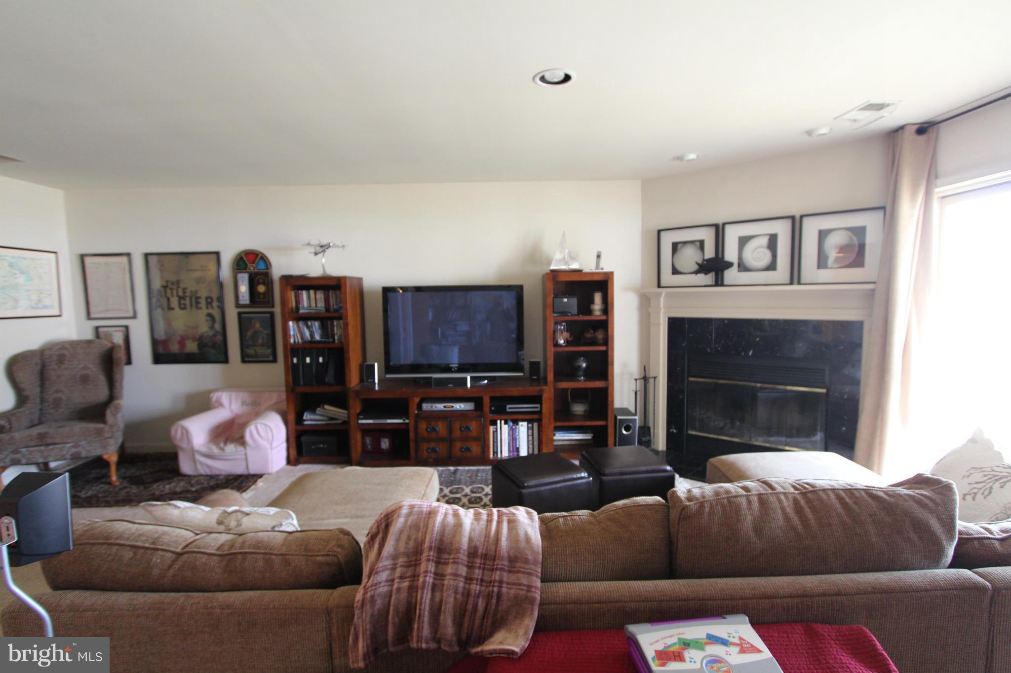 5245 Columbia Road, Unit 372 Columbia, MD 21044 - Photo 24 of 27 Living Room