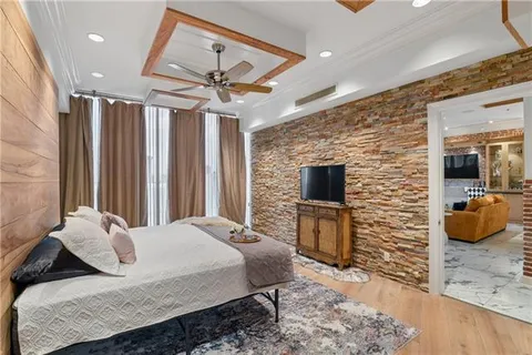 $1,000,000 | 600 Port Of New Orleans Place, Unit 6H, New Orleans, LA 70130
