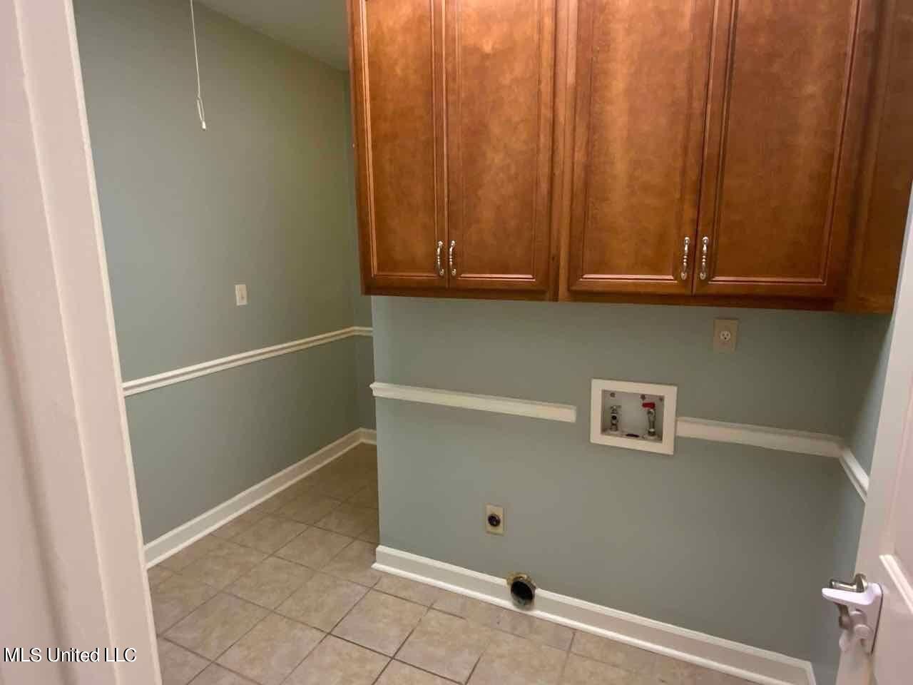 1003 Moore Road Holly Springs, MS 38635 - Photo 15 of 16 Laundry room