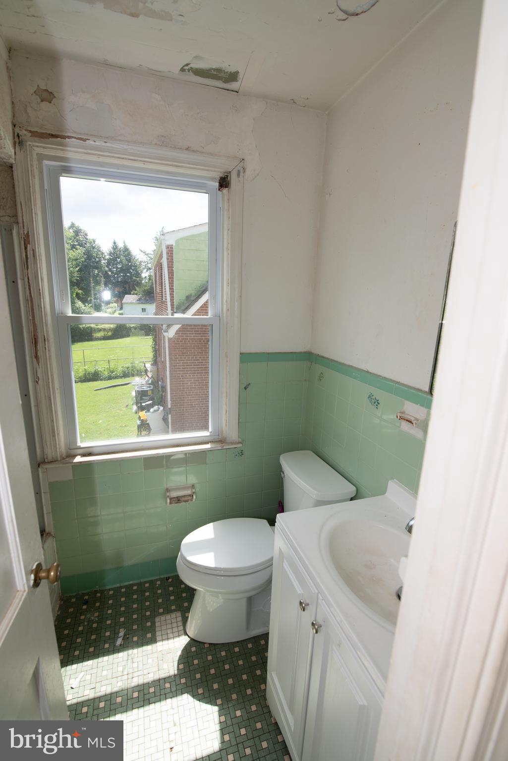 1211 Burketon Road Hyattsville, MD 20783 - Photo 18 of 35 Bathroom
