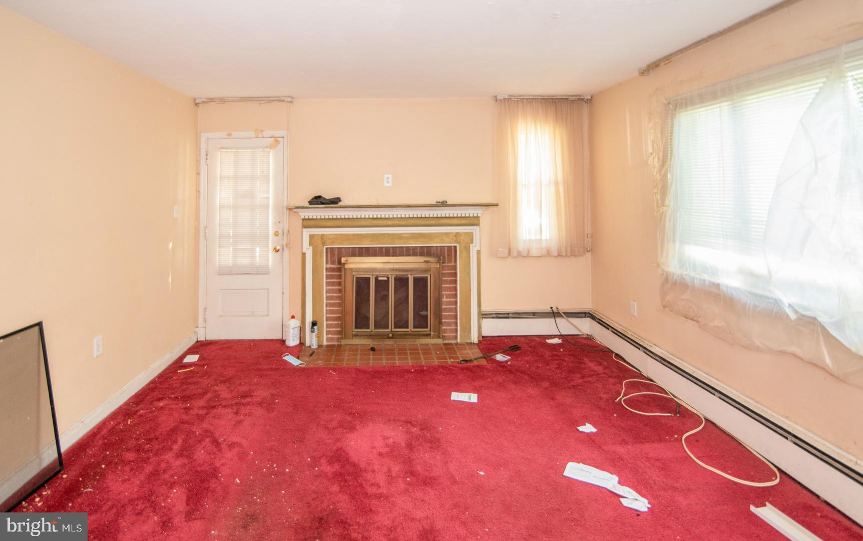 1211 Burketon Road Hyattsville, MD 20783 - Photo 3 of 35 Living room