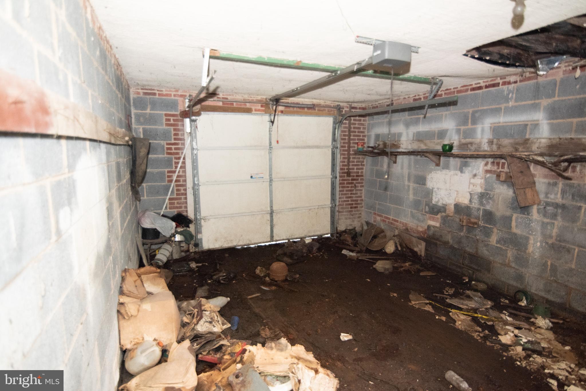 1211 Burketon Road Hyattsville, MD 20783 - Photo 35 of 35 Garage