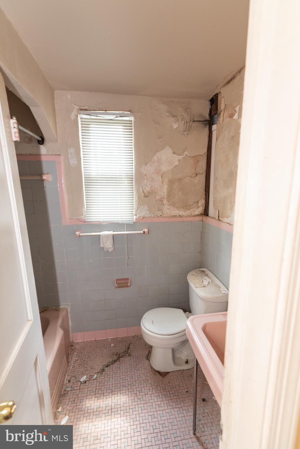 1211 Burketon Road Hyattsville, MD 20783 - Photo 8 of 35 Bathroom