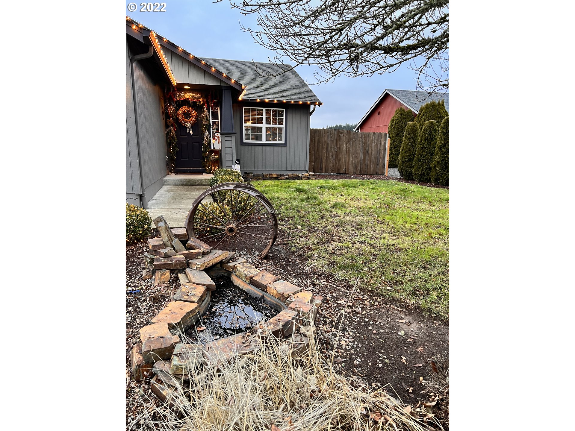 1654 South 59th Street Springfield, OR 97478 - Photo 2 of 15 a house view with a outdoor space