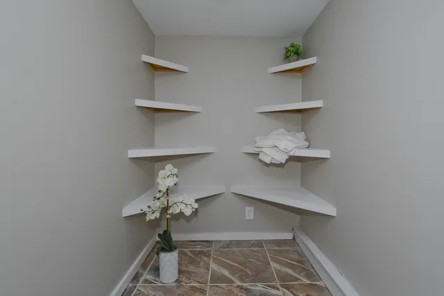 a view of a house with backyard