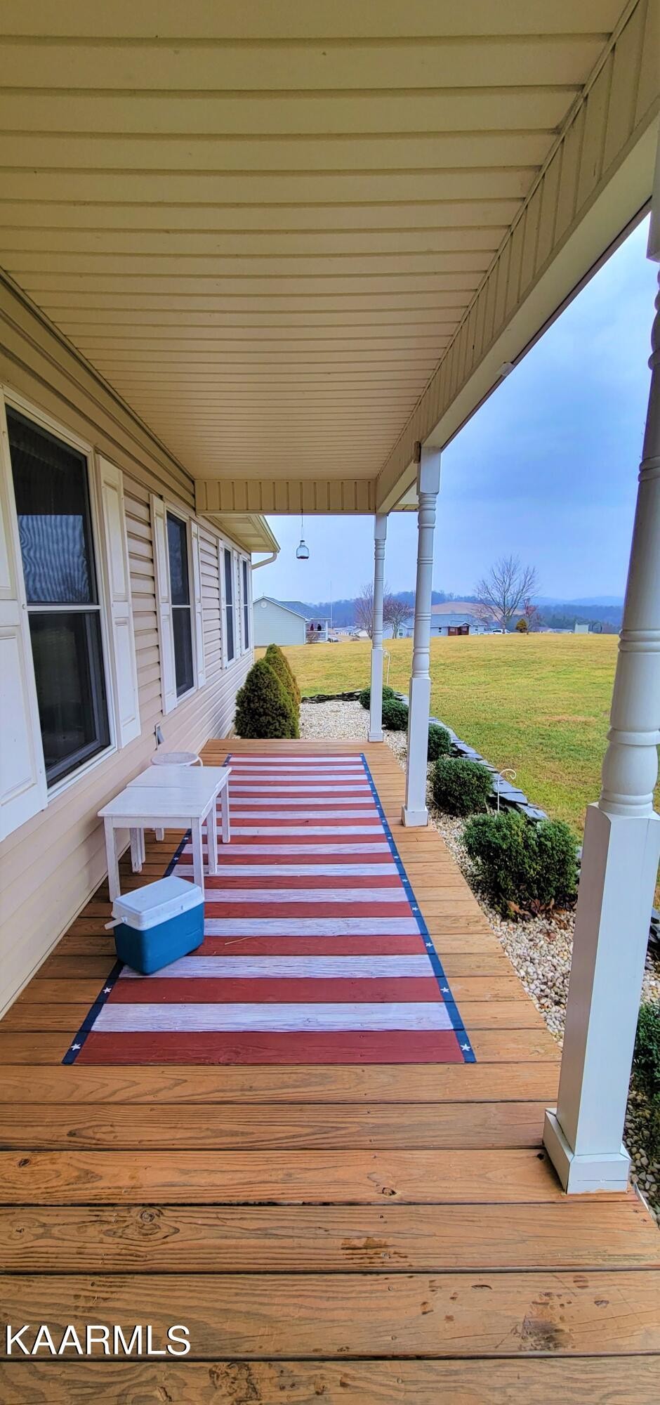104 Amaryllis Road Newport, TN 37821 - Photo 4 of 37 a front view of a house with garden