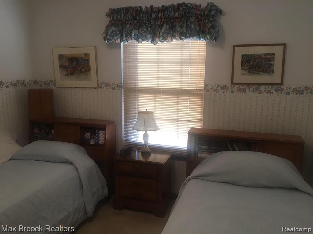 36318 Fredericksburg Road Farmington Hills, MI 48331 - Photo 12 of 16