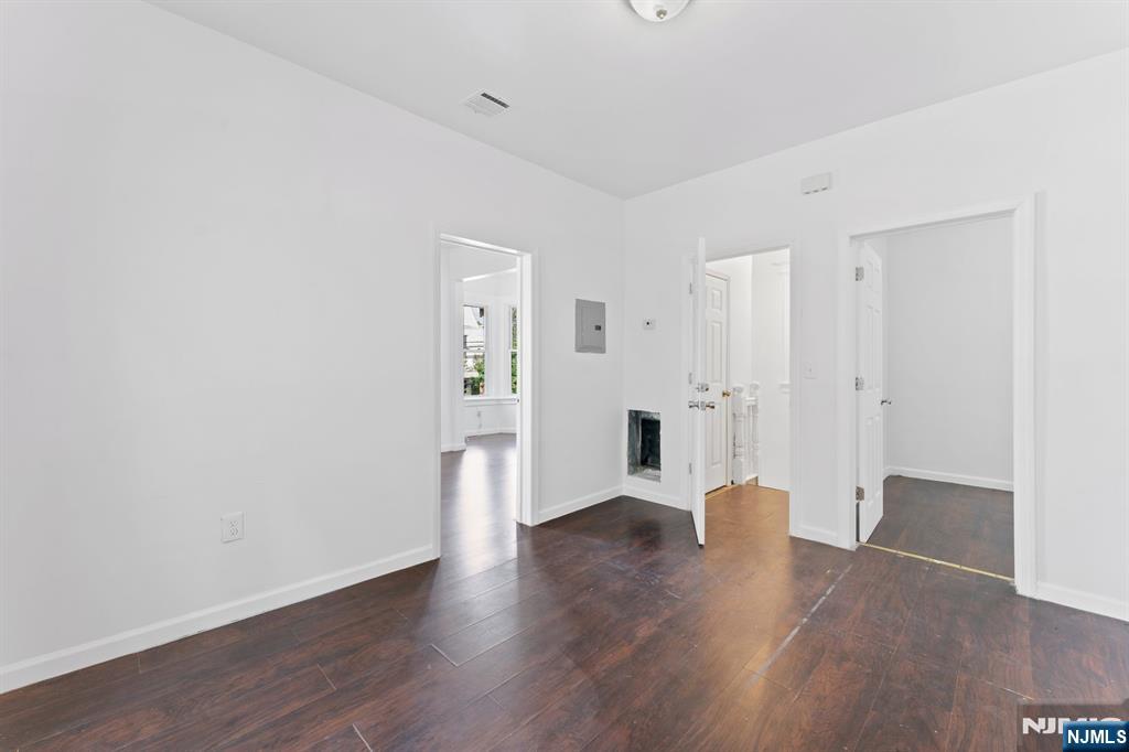 595 15th Avenue Newark, NJ 07103 - Photo 13 of 32
